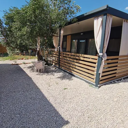 Camp Mobile House 18 펜션 Sukošan
