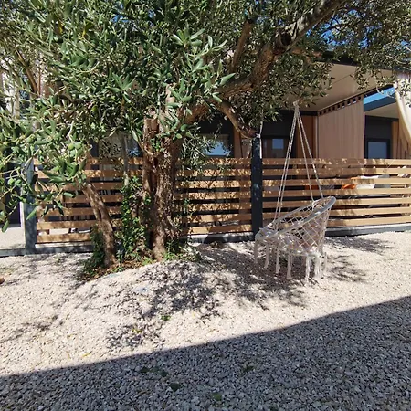 Camp Mobile House 18 *